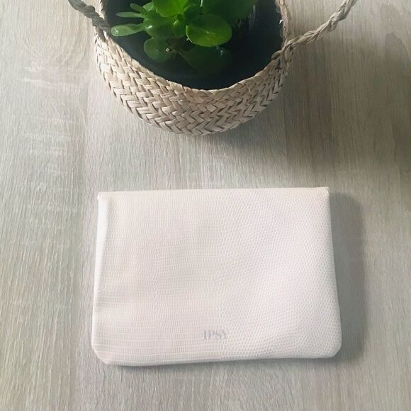NEW … “IPSY” Cosmetic / Makeup Bag 💄 - Picture 2 of 4